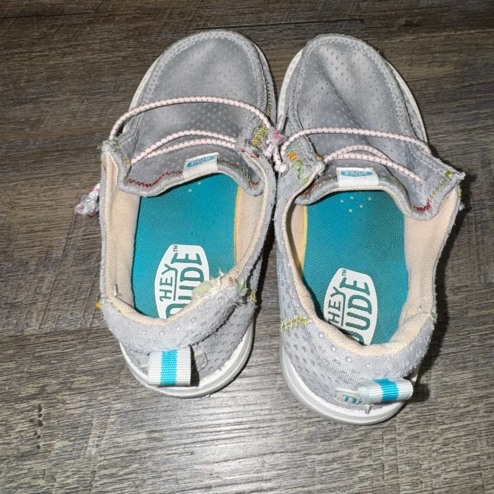HEYDUDE Wendy Perf Neoprene Kids Youth 13 Gray Off White Rainbow Stitch Loafers